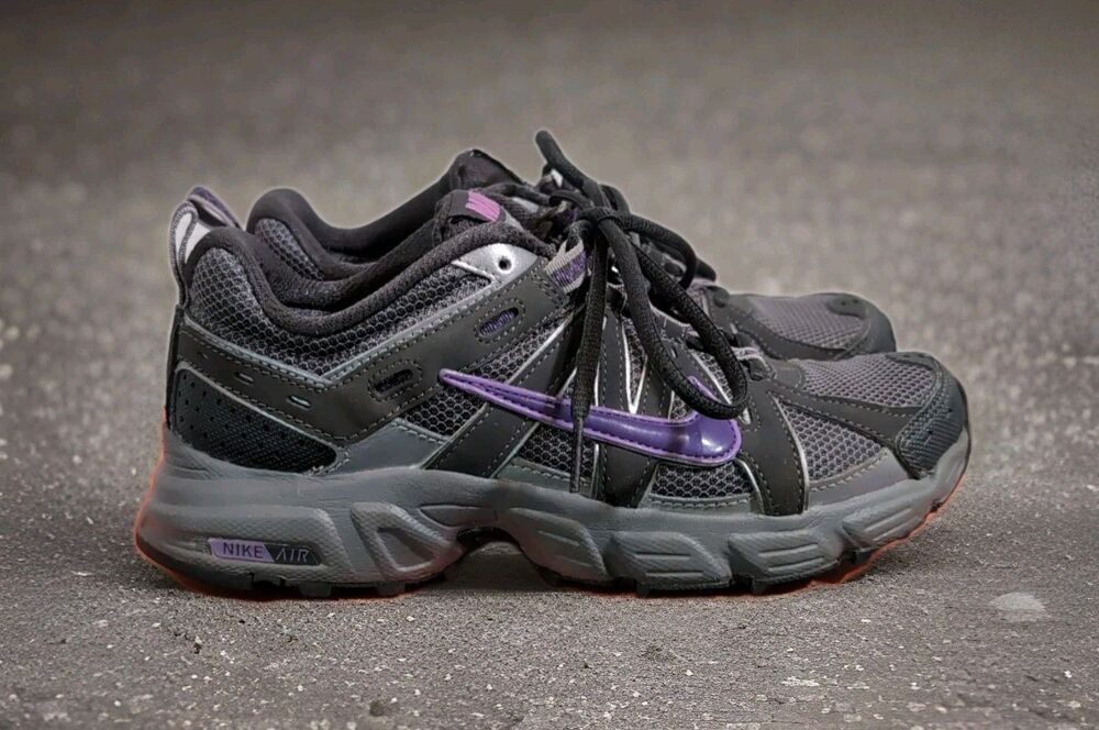 NIKE AIR TRAIL RUNNING SHOES WOMENS Size 7.5 GRAY PURPLE SNEAKERS 396037-002 EUC